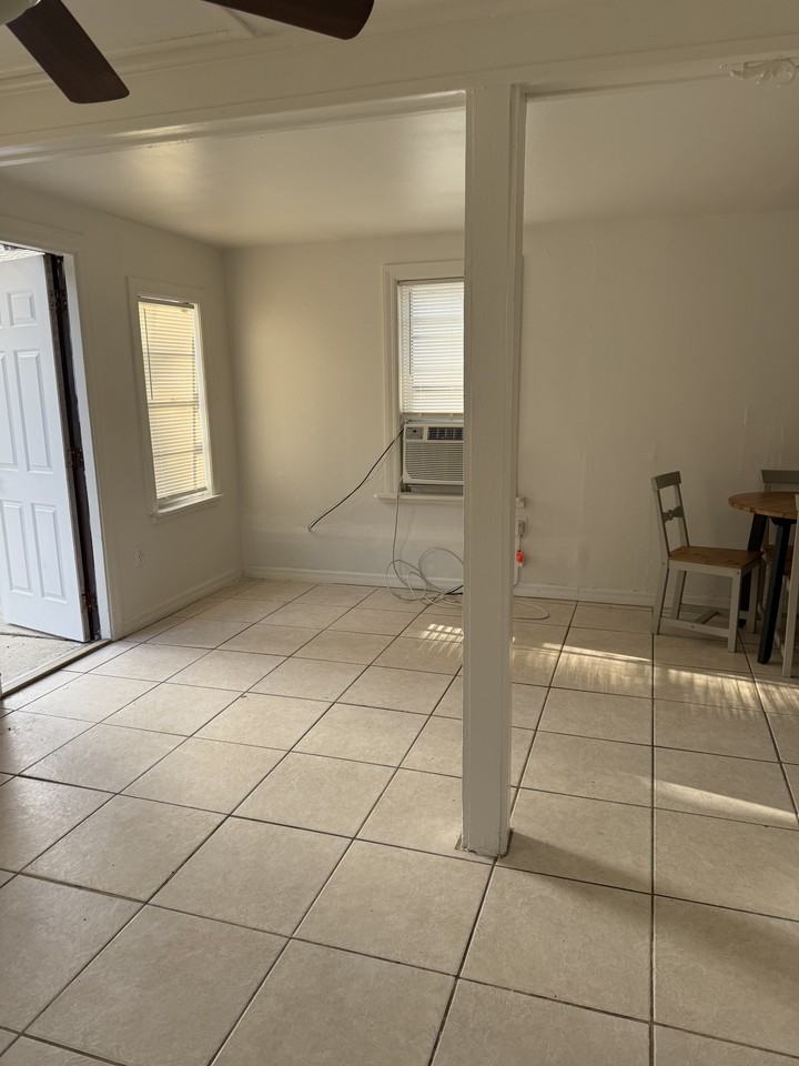 Grandview Manor - Photo 5 of 9