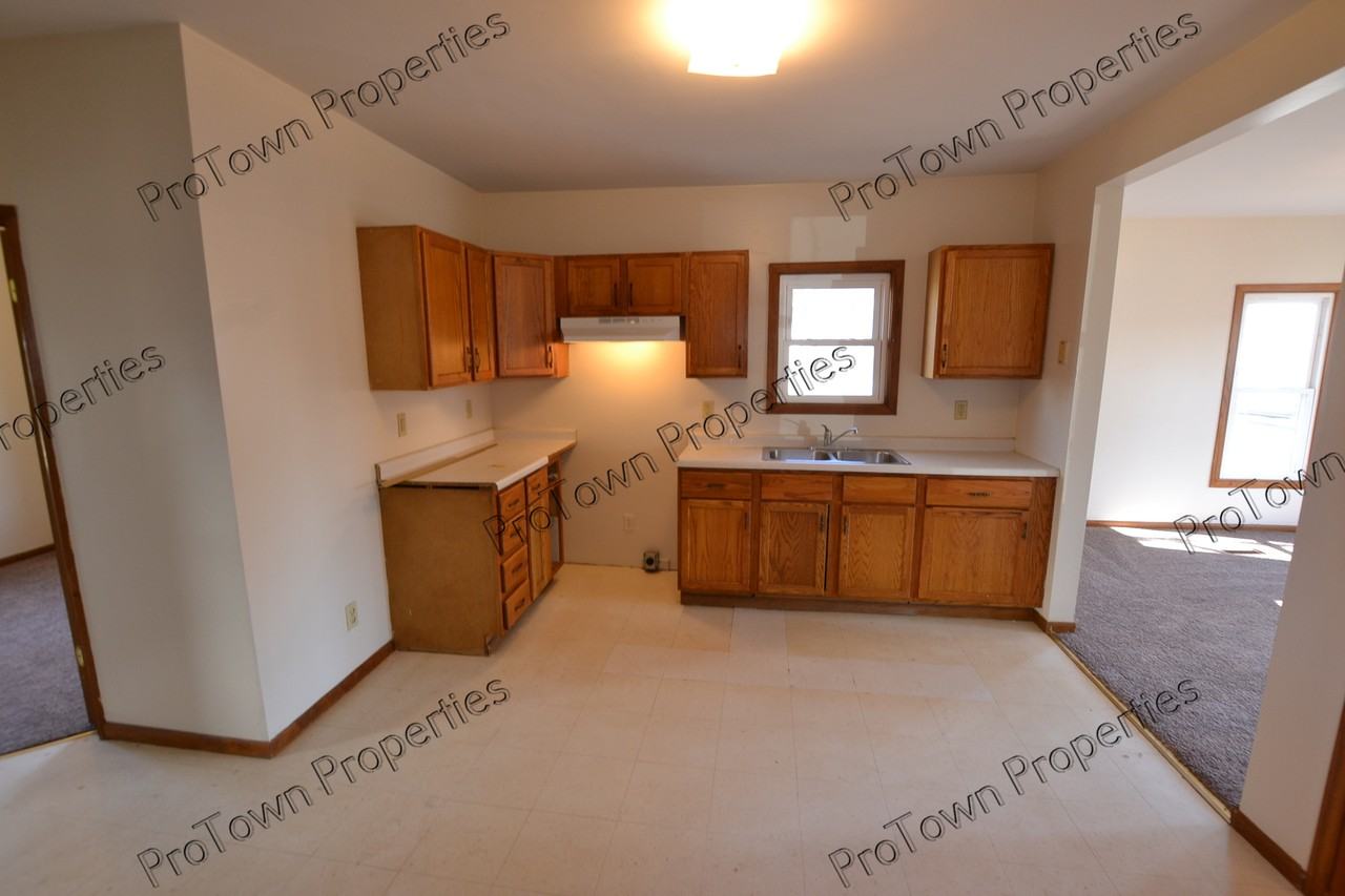 711 North Hickory Street - Photo 2 of 8