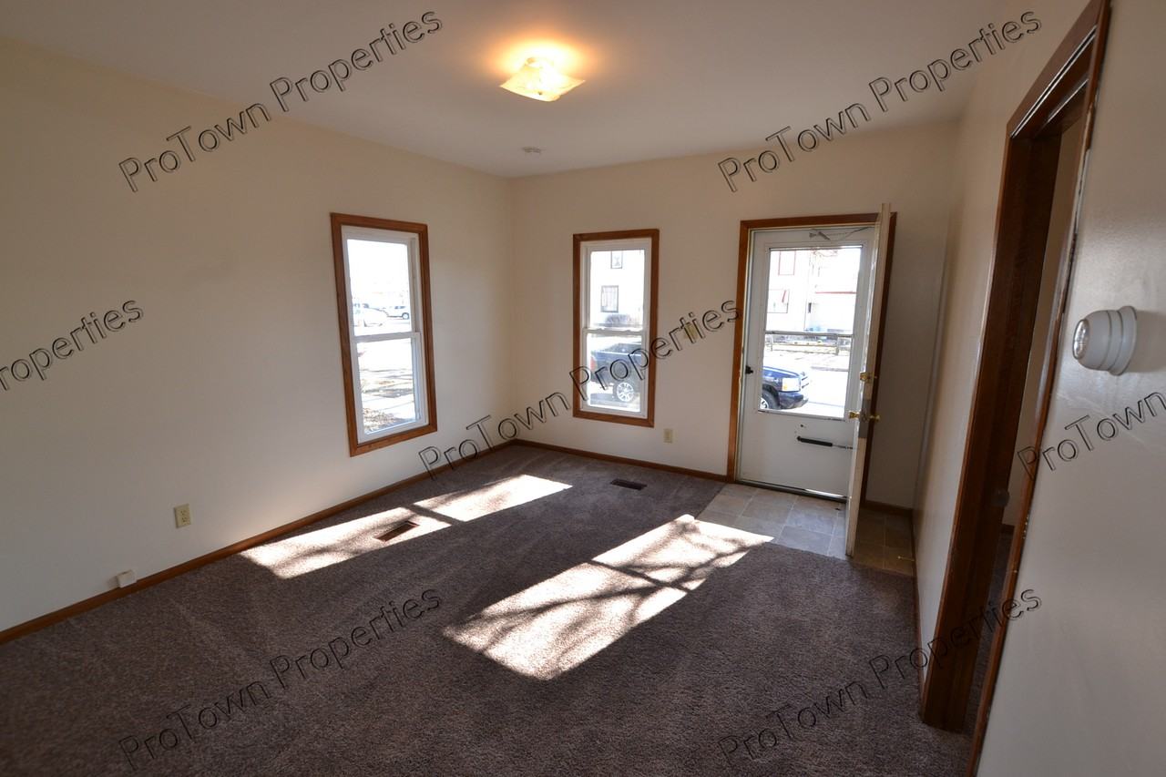 711 North Hickory Street - Photo 4 of 8