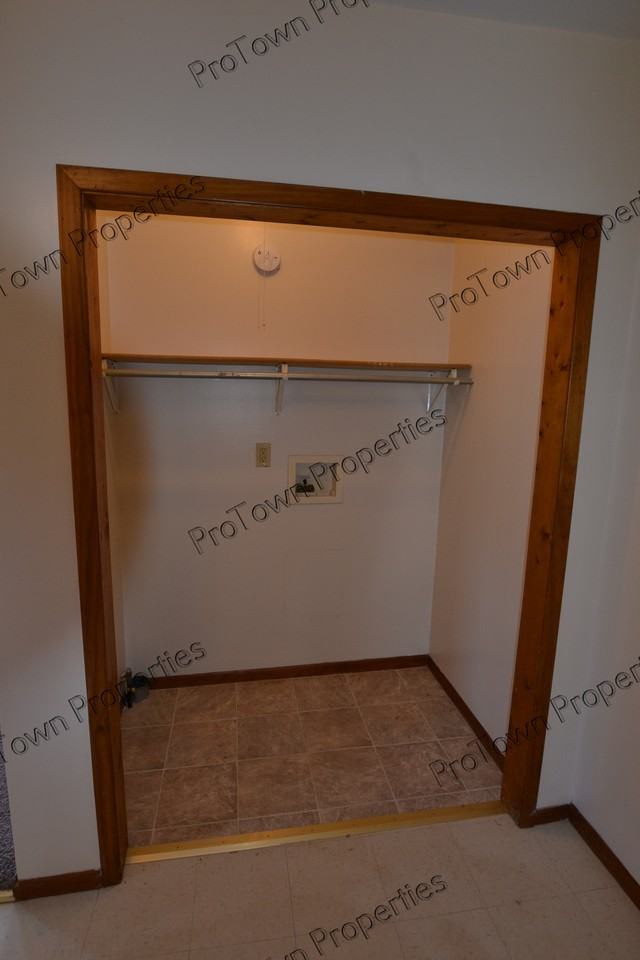 711 North Hickory Street - Photo 5 of 8