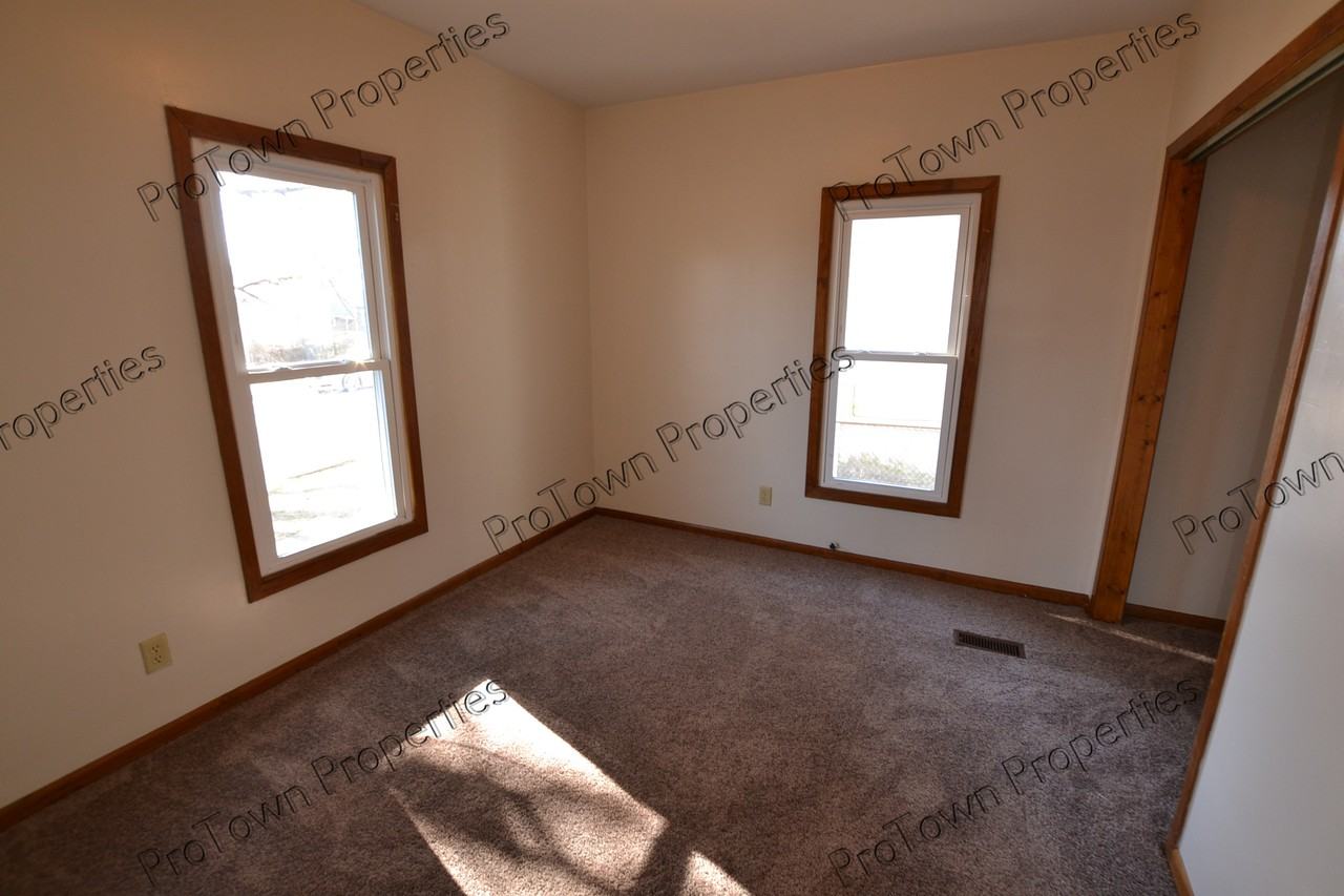 711 North Hickory Street - Photo 6 of 8
