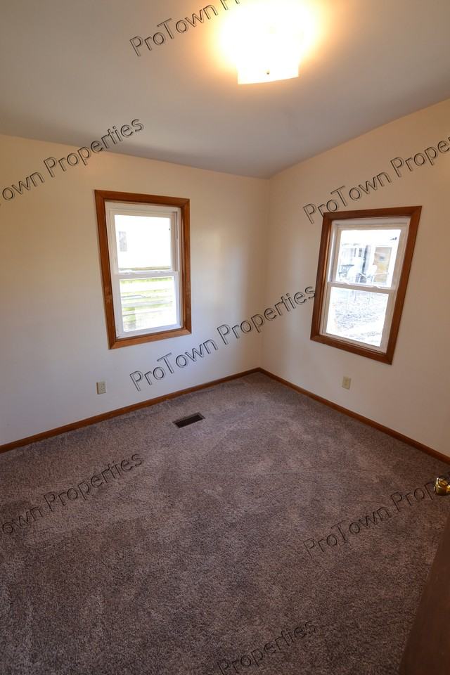 711 North Hickory Street - Photo 7 of 8