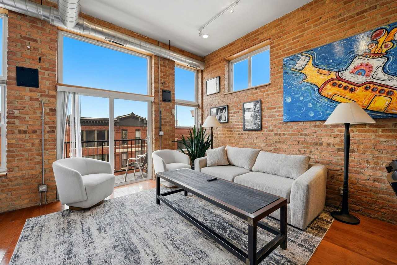 1541 N Milwaukee Ave #1354356P - Photo 3 of 45