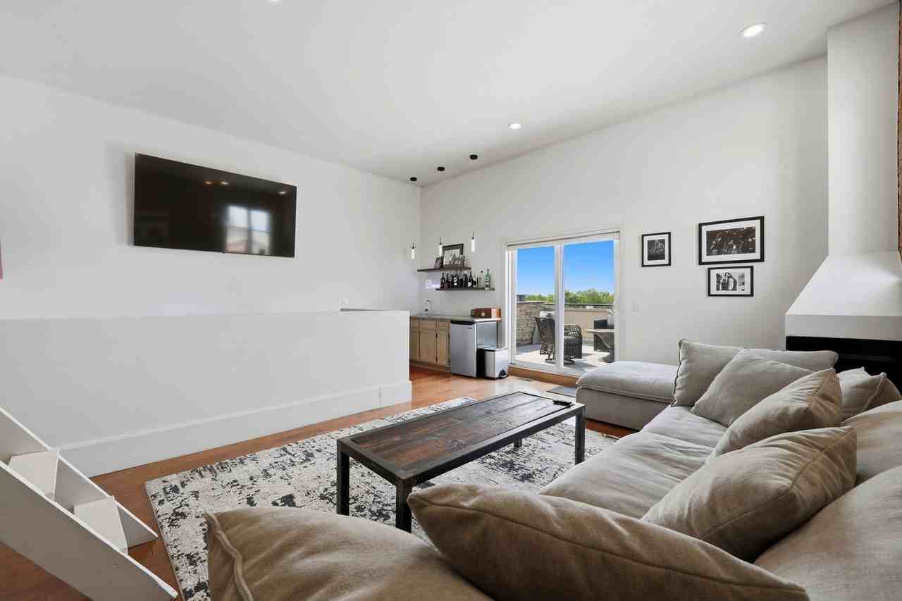 1541 N Milwaukee Ave #1354356P - Photo 6 of 45