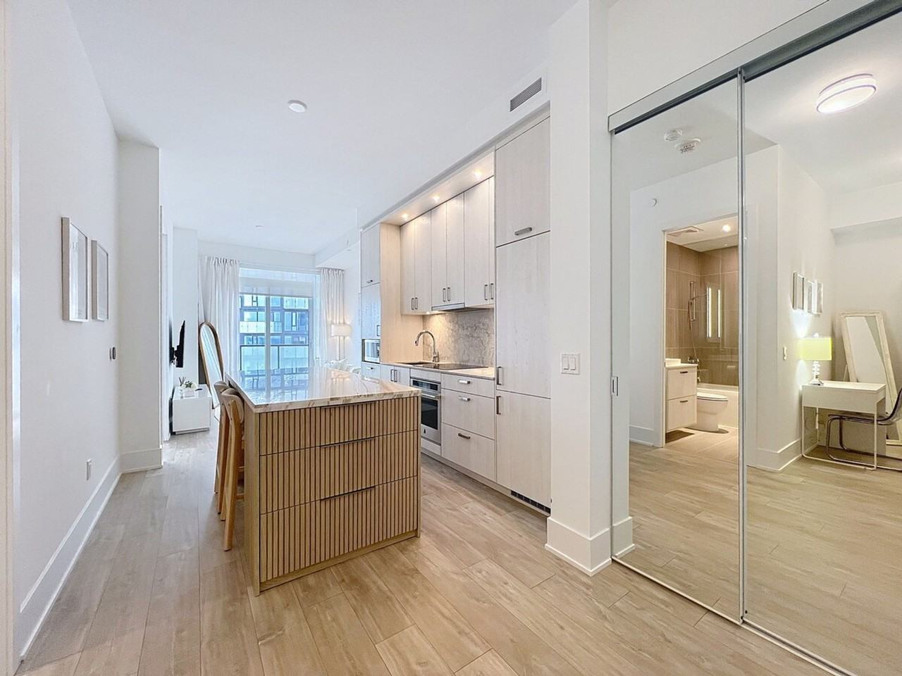 470 Front Street West - Photo 3 of 26