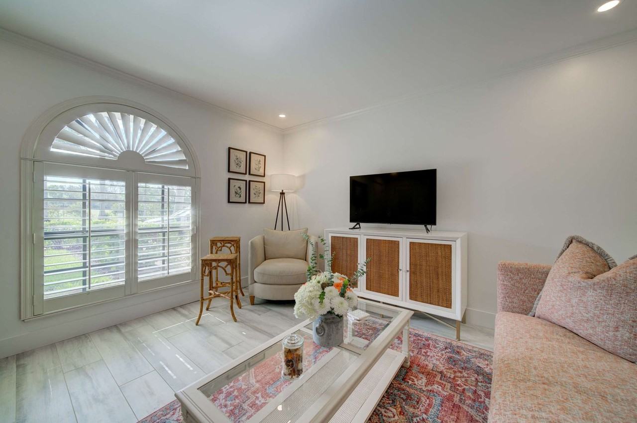 655 8th Ave S #1504176P - Photo 3 of 19