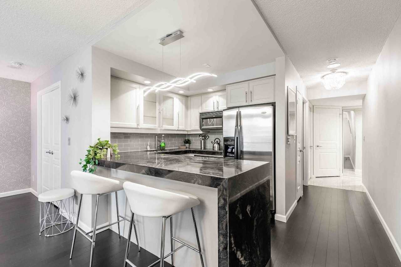 203 Adelaide St W #1513130P - Photo 6 of 13