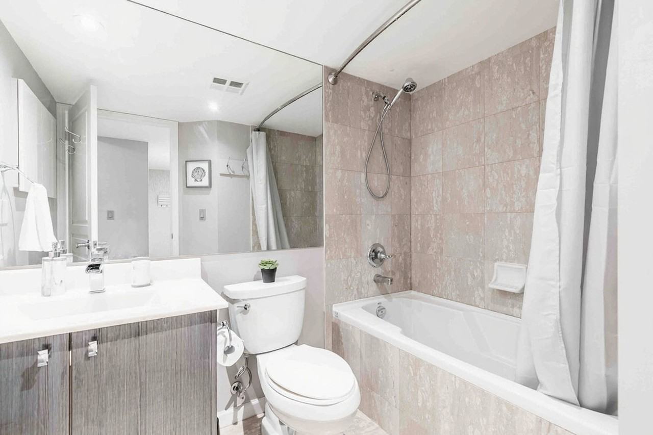 203 Adelaide St W #1513130P - Photo 7 of 13