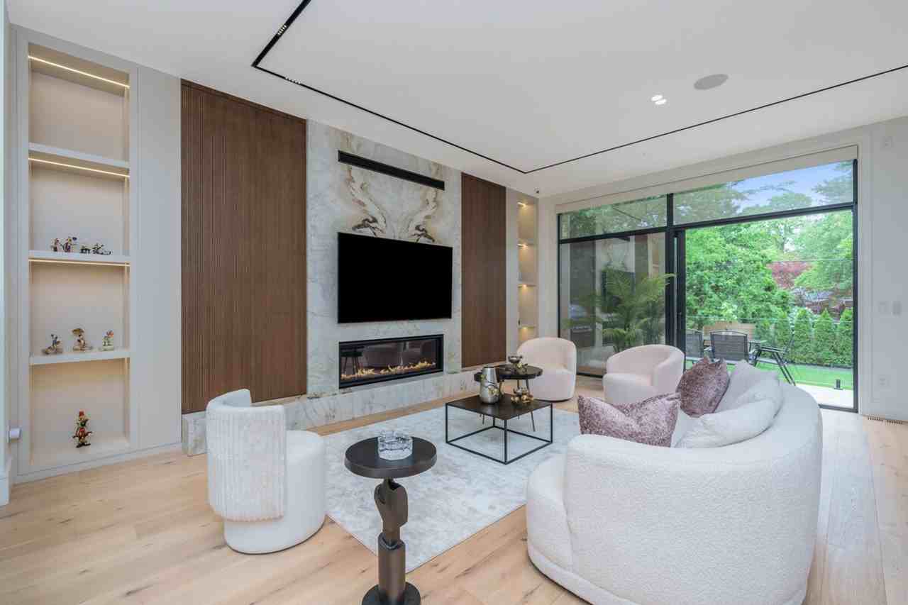 283 Bessborough Dr #1513081P - Photo 2 of 27