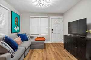 featured image of 910 Windsor Ave