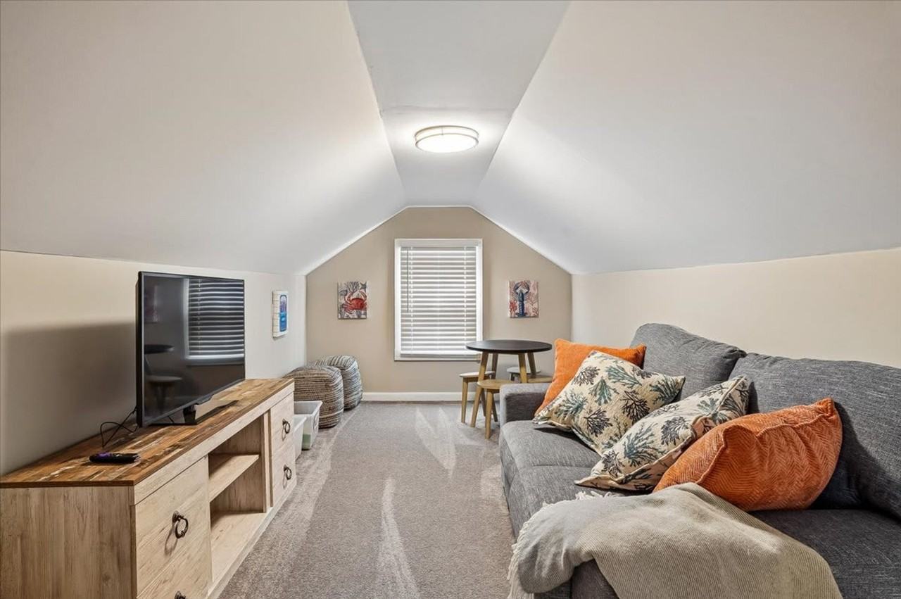 910 Windsor Ave #1525674P - Photo 4 of 24