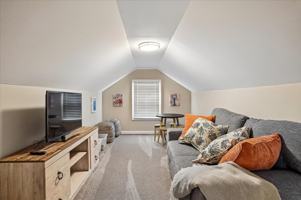 featured image of 910 Windsor Ave