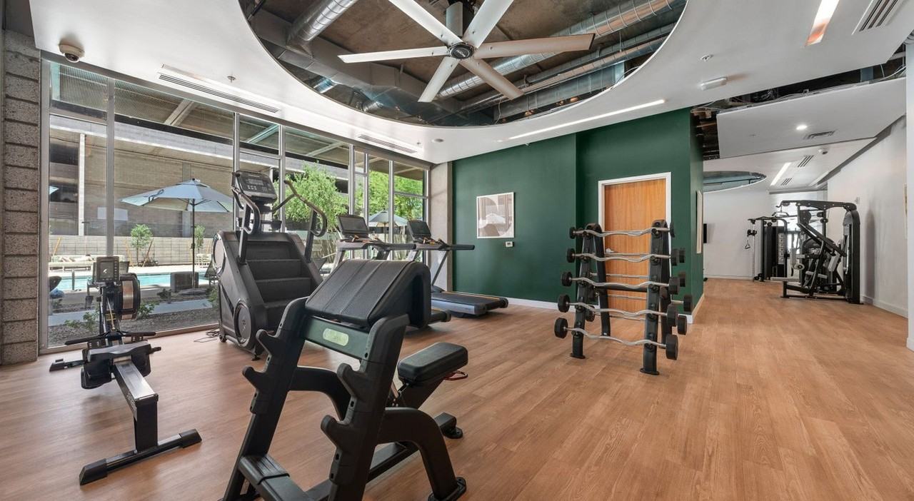 333 E Roosevelt St #1534613P - Photo 7 of 19