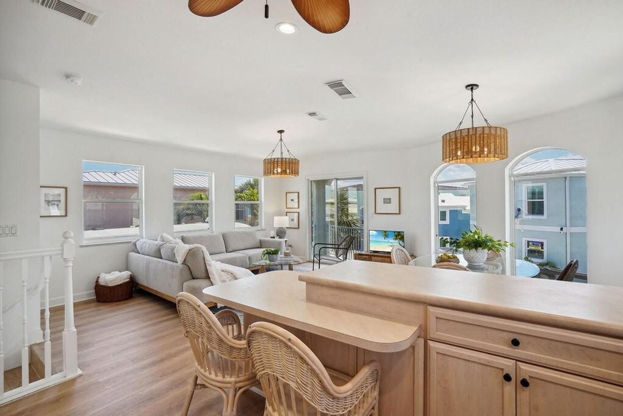 1205 Nettles Blvd #1537505P - Photo 4 of 24