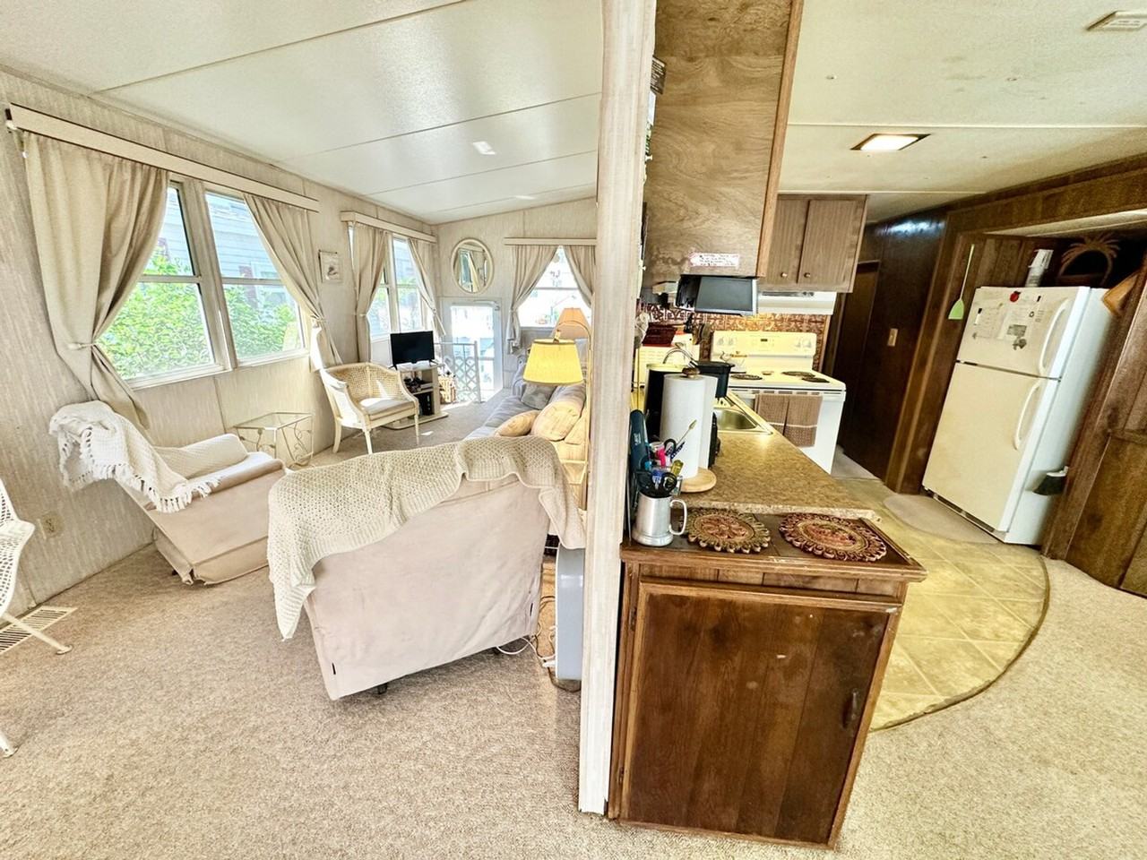 1091 Nettles Blvd #1537517P - Photo 4 of 17