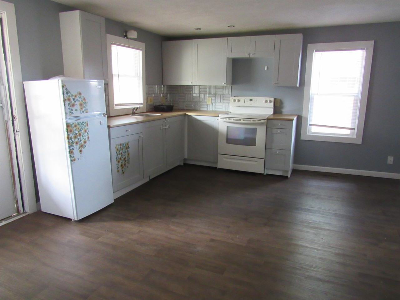 223 N 10th St #B - Photo 4 of 5