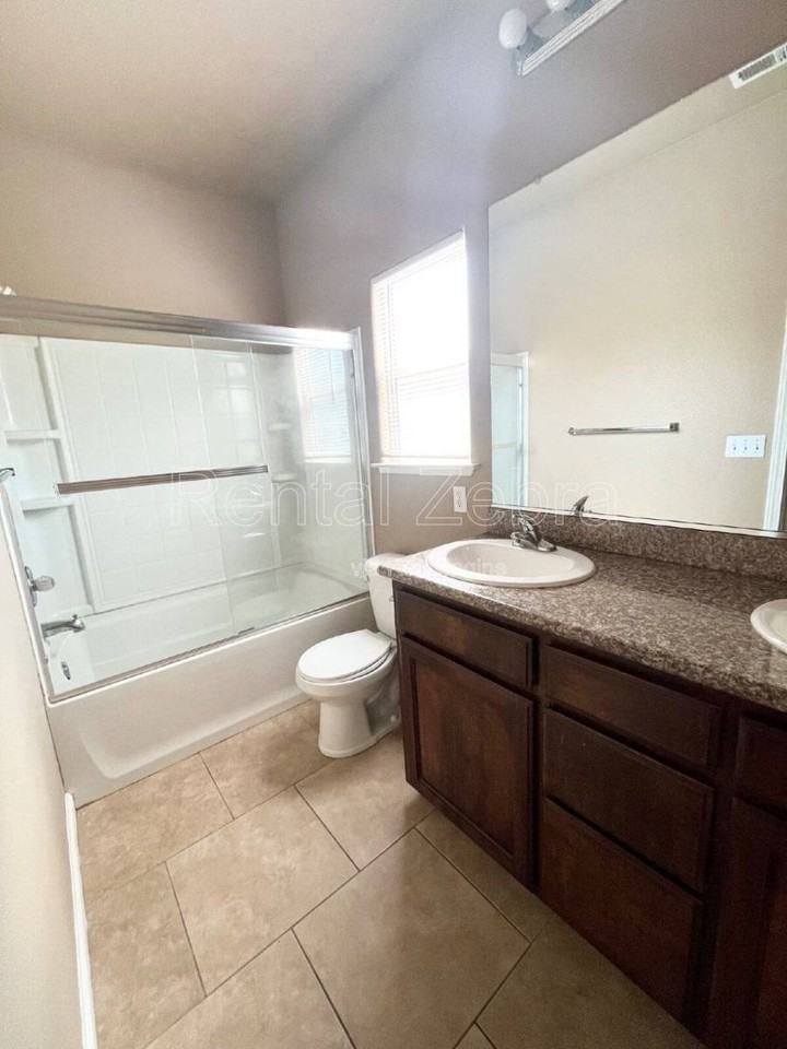 408 Olive Way - Photo 3 of 10