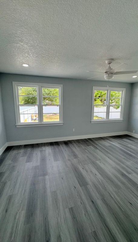 803 E Cayuga St - Photo 2 of 18