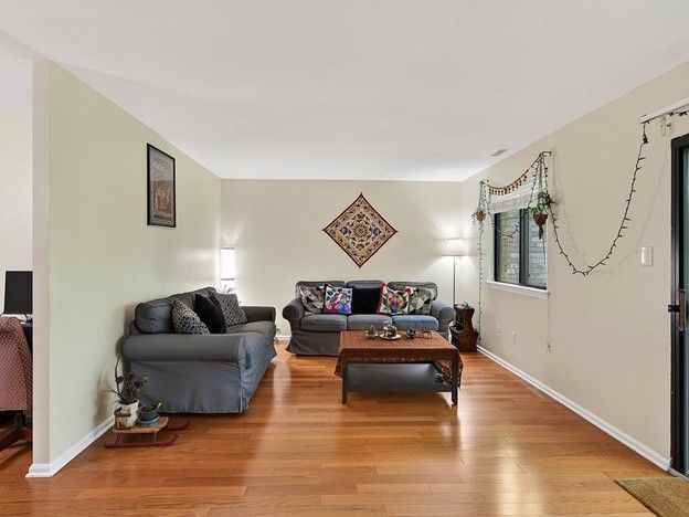 133 Woodgate Ln - Photo 3 of 36