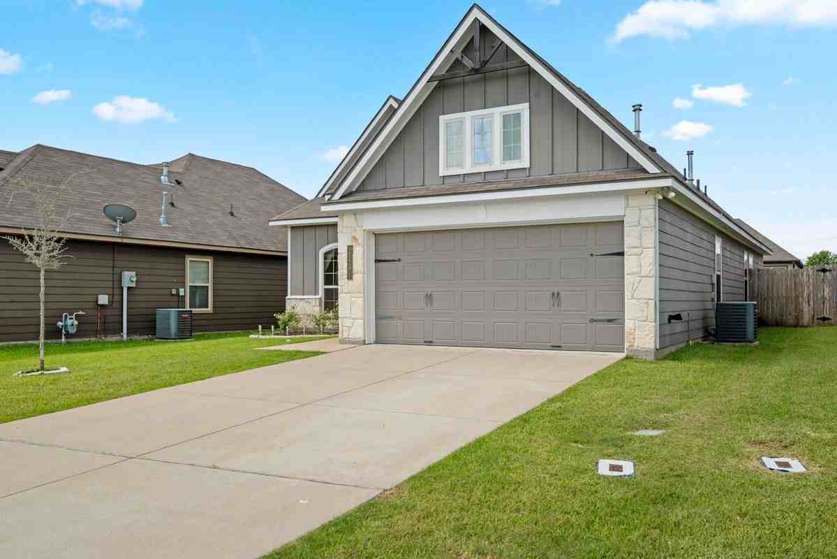 2131 Naples Way - Photo 3 of 24