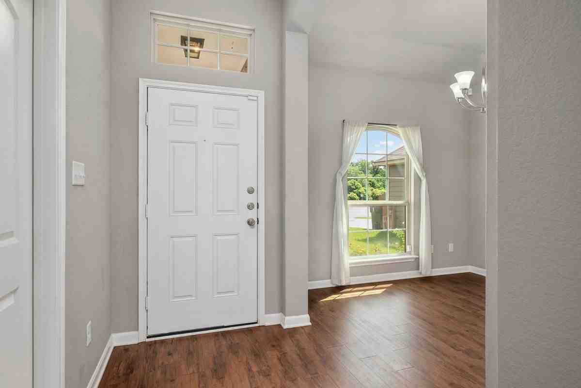 2131 Naples Way - Photo 4 of 24