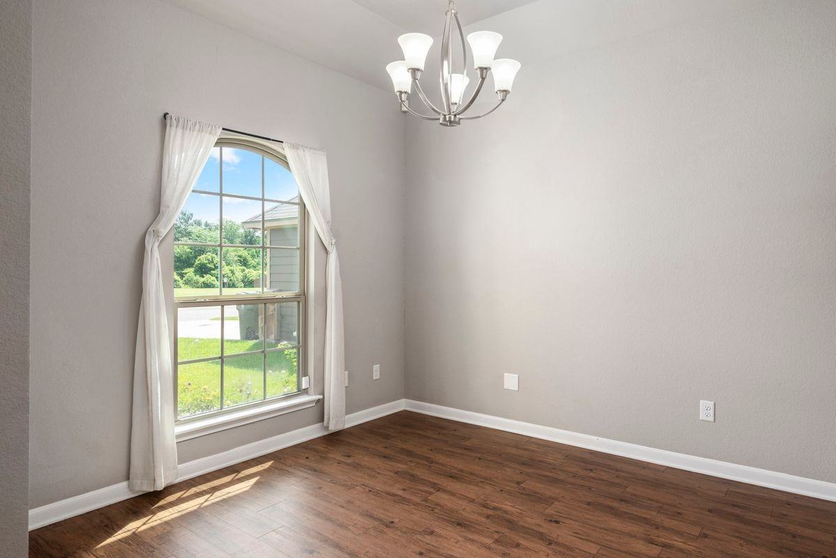 2131 Naples Way - Photo 5 of 24