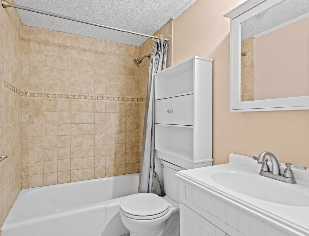 131 Creek St Apt 5 - Photo 2 of 17