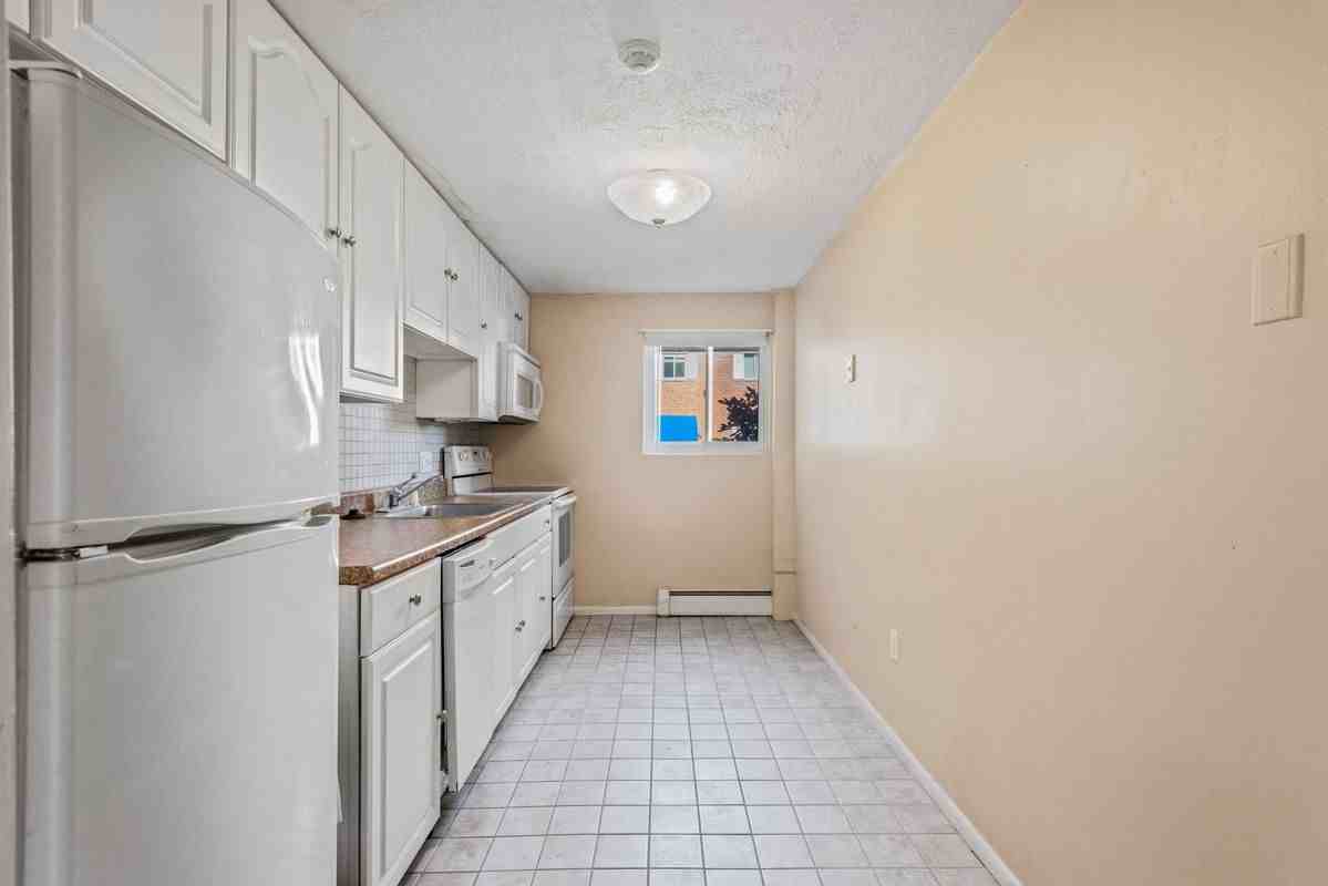 131 Creek St Apt 5 - Photo 3 of 17