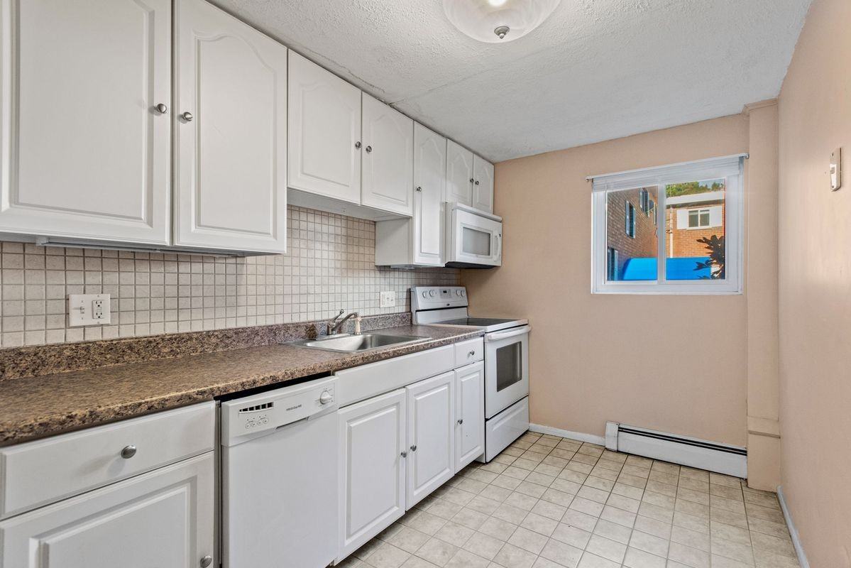 131 Creek St Apt 5 - Photo 5 of 17