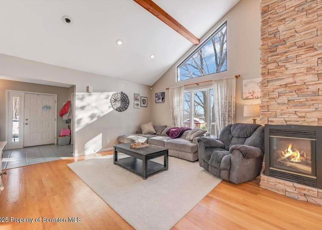 333 White Birch Dr - Photo 3 of 8