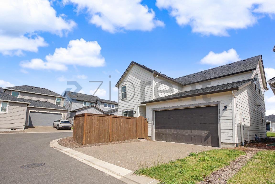 31060 Nw Yorkshire St - Photo 3 of 24