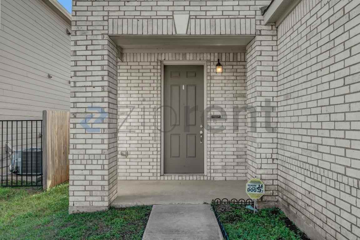 6417 Wagon Spring St - Photo 2 of 26