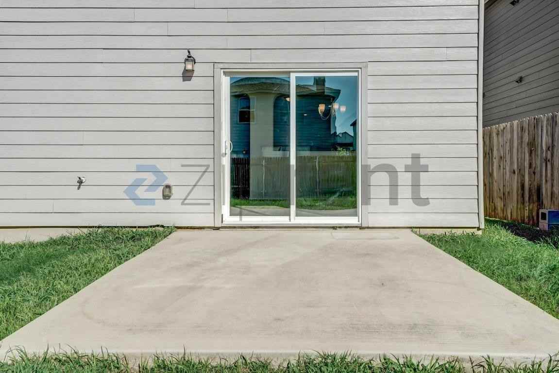6417 Wagon Spring St - Photo 4 of 26