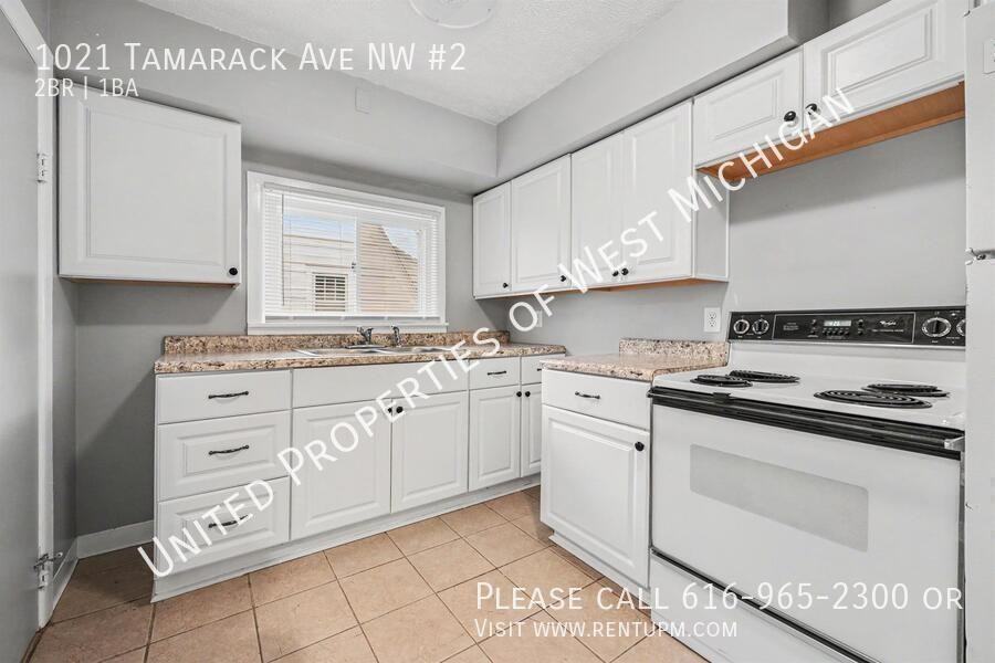 1021 Tamarack Ave Nw - Photo 2 of 20