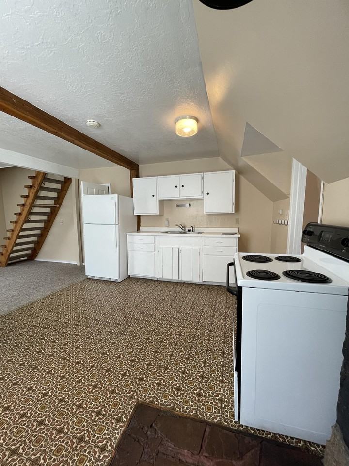 409 S Brooks St #2 - Photo 4 of 11