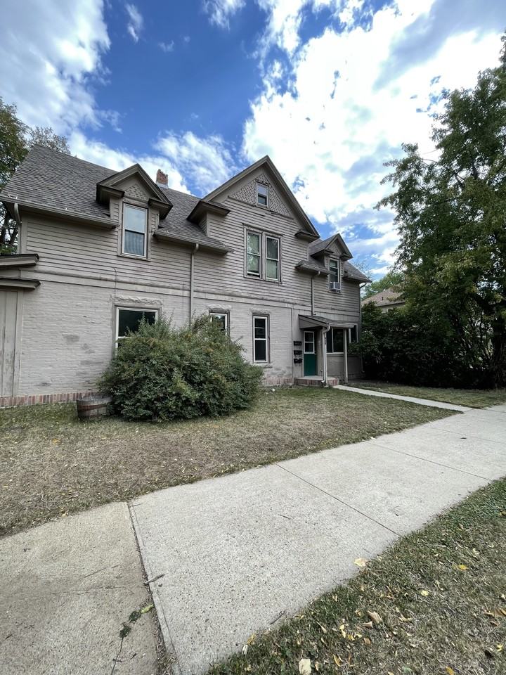 409 S Brooks St #2 - Photo 5 of 11