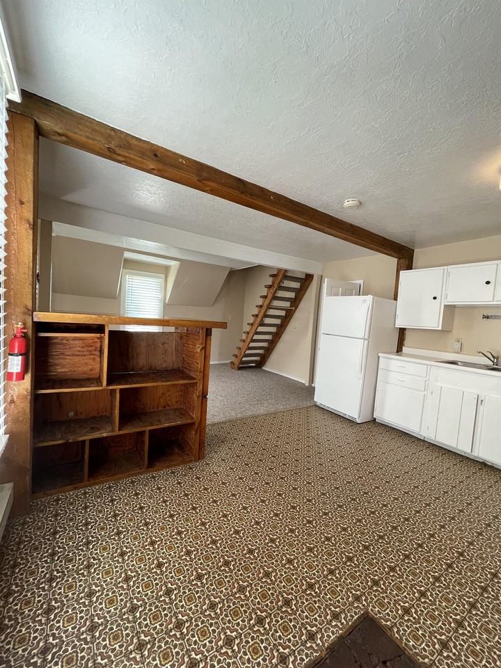 409 S Brooks St #2 - Photo 7 of 11