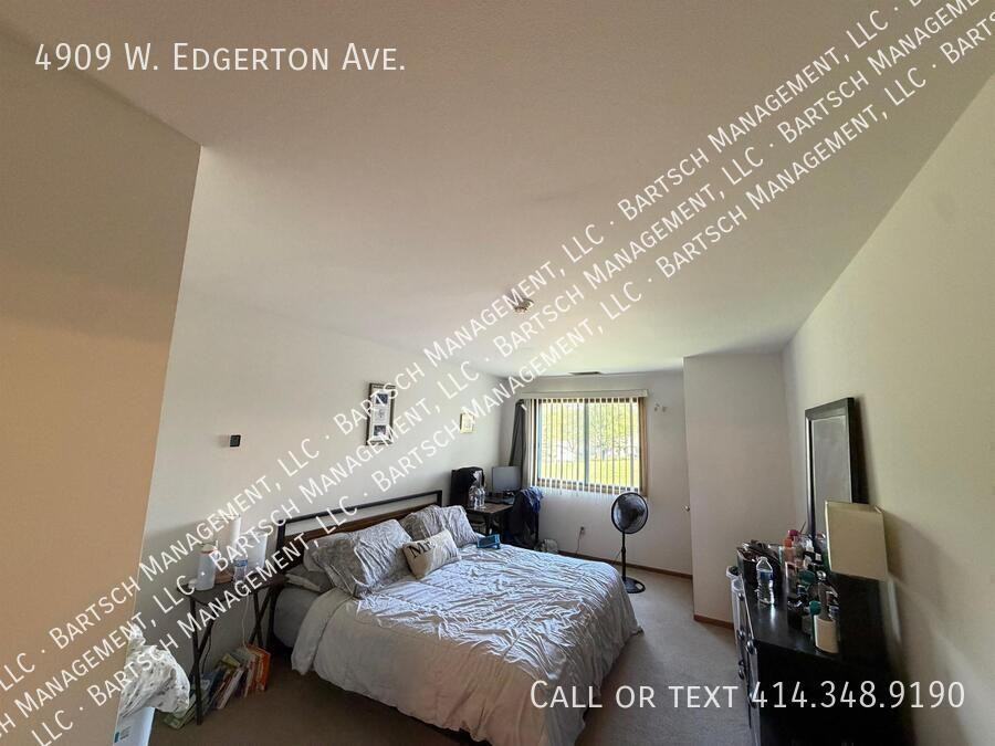 4909 W Edgerton Ave - Photo 4 of 9