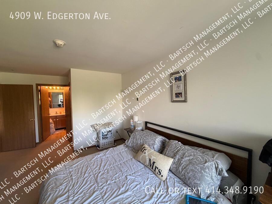 4909 W Edgerton Ave - Photo 5 of 9