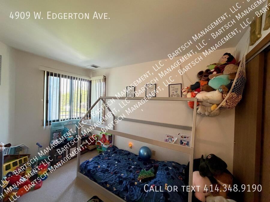 4909 W Edgerton Ave - Photo 7 of 9