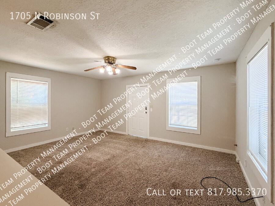 1705 N Robinson St - Photo 5 of 16
