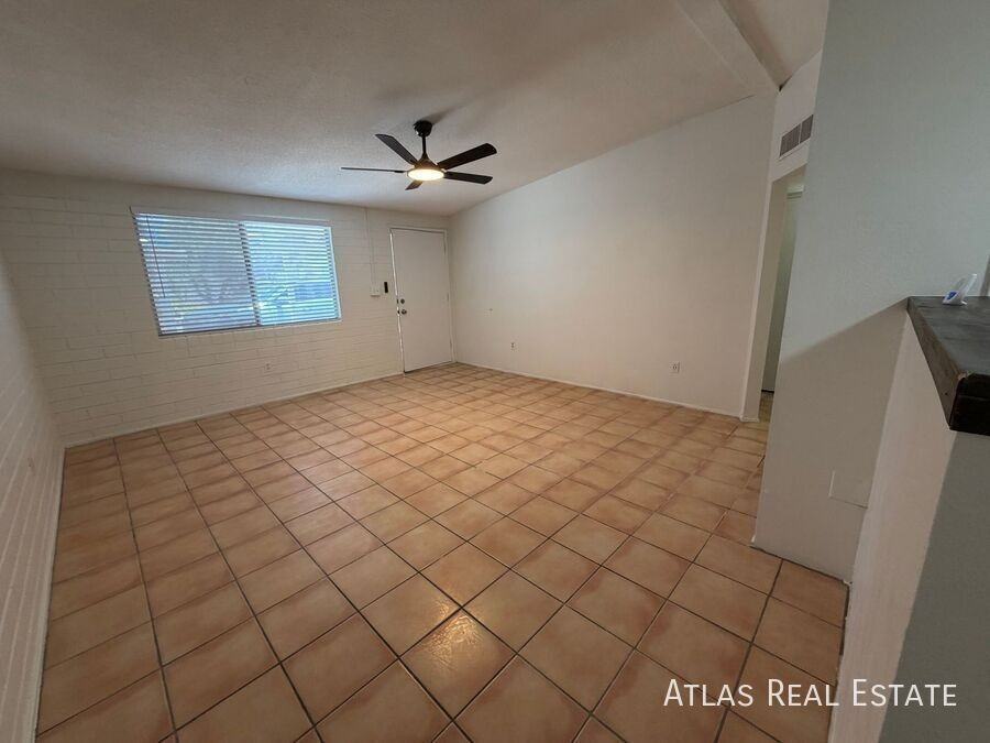 3247 N Sycamore Ave - Photo 4 of 18