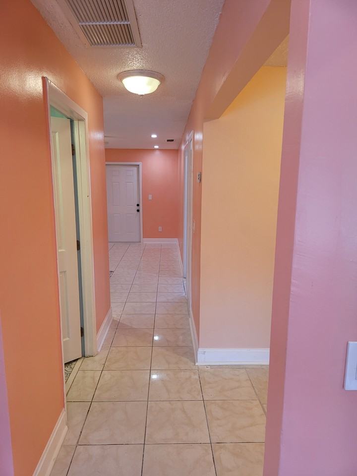 5020 Norma Elaine Rd #B - Photo 2 of 8