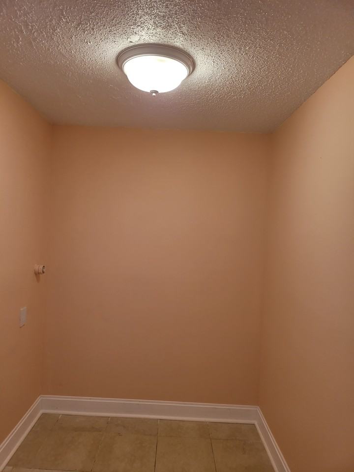 5020 Norma Elaine Rd #B - Photo 4 of 8