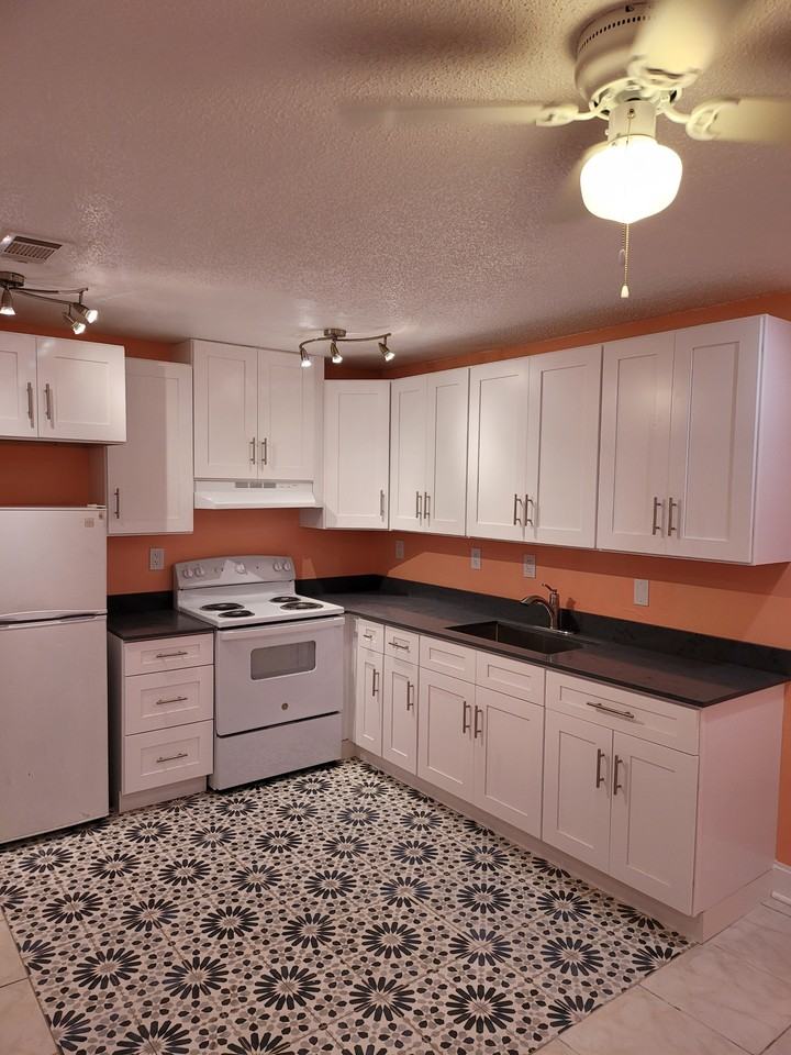 5020 Norma Elaine Rd #B - Photo 5 of 8