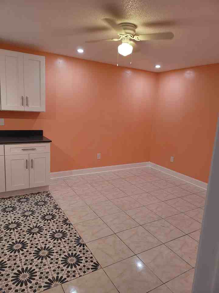 5020 Norma Elaine Rd #B - Photo 7 of 8
