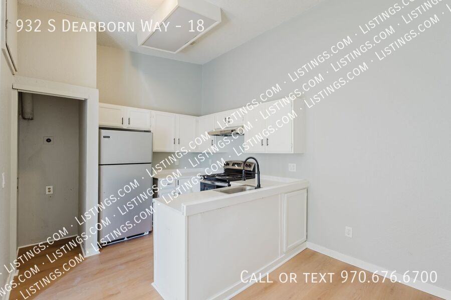 932 S Dearborn Way #18 - Photo 4 of 30