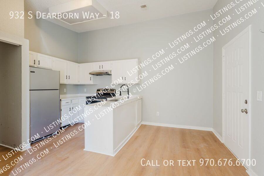 932 S Dearborn Way #18 - Photo 5 of 30