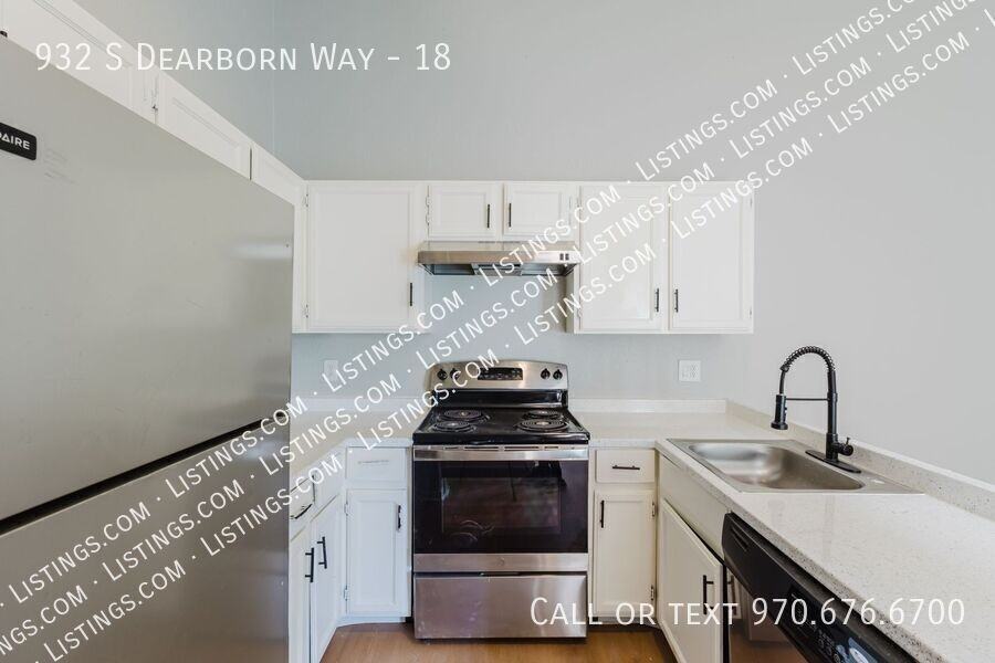 932 S Dearborn Way #18 - Photo 6 of 30
