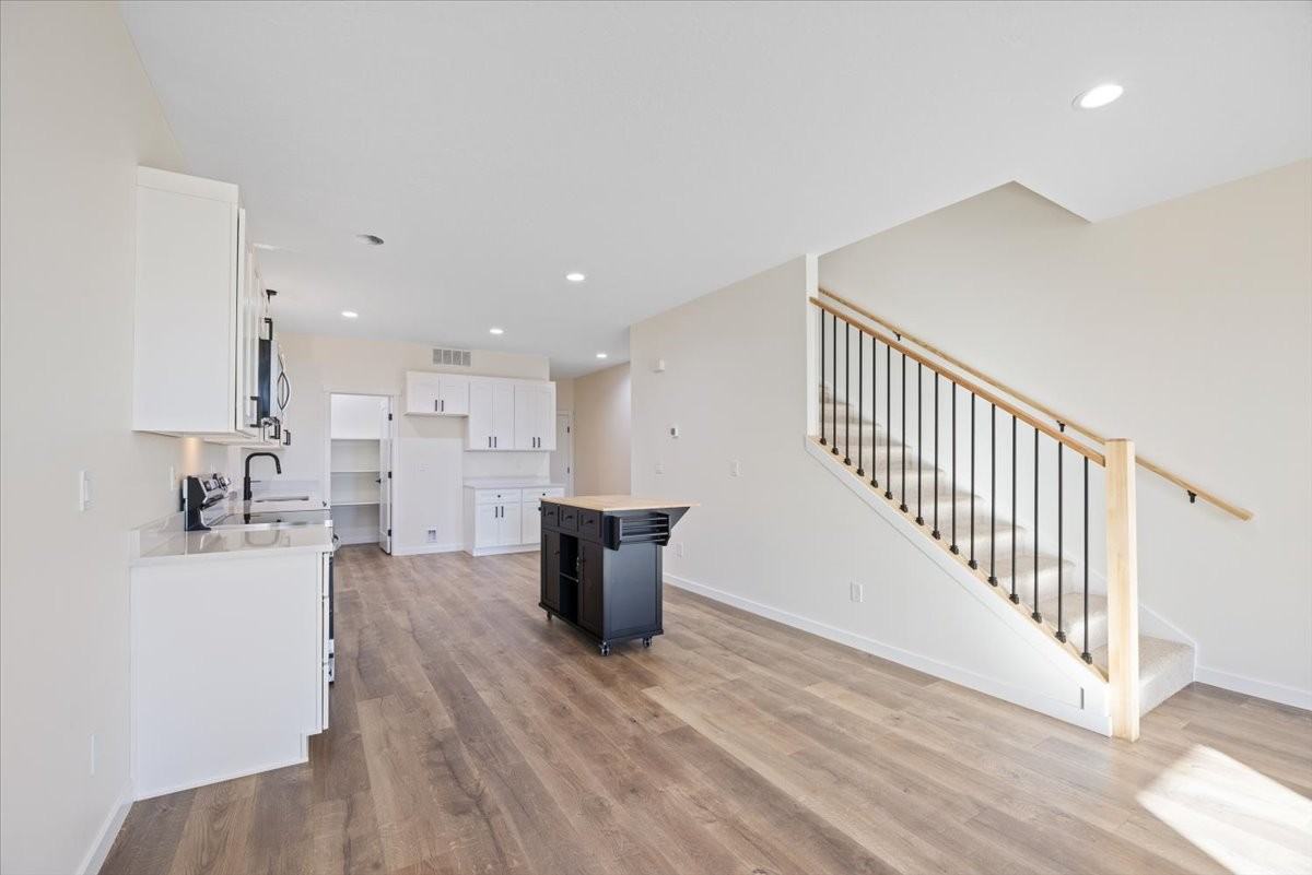 717 E Lacrosse Ave #1 - Photo 4 of 50